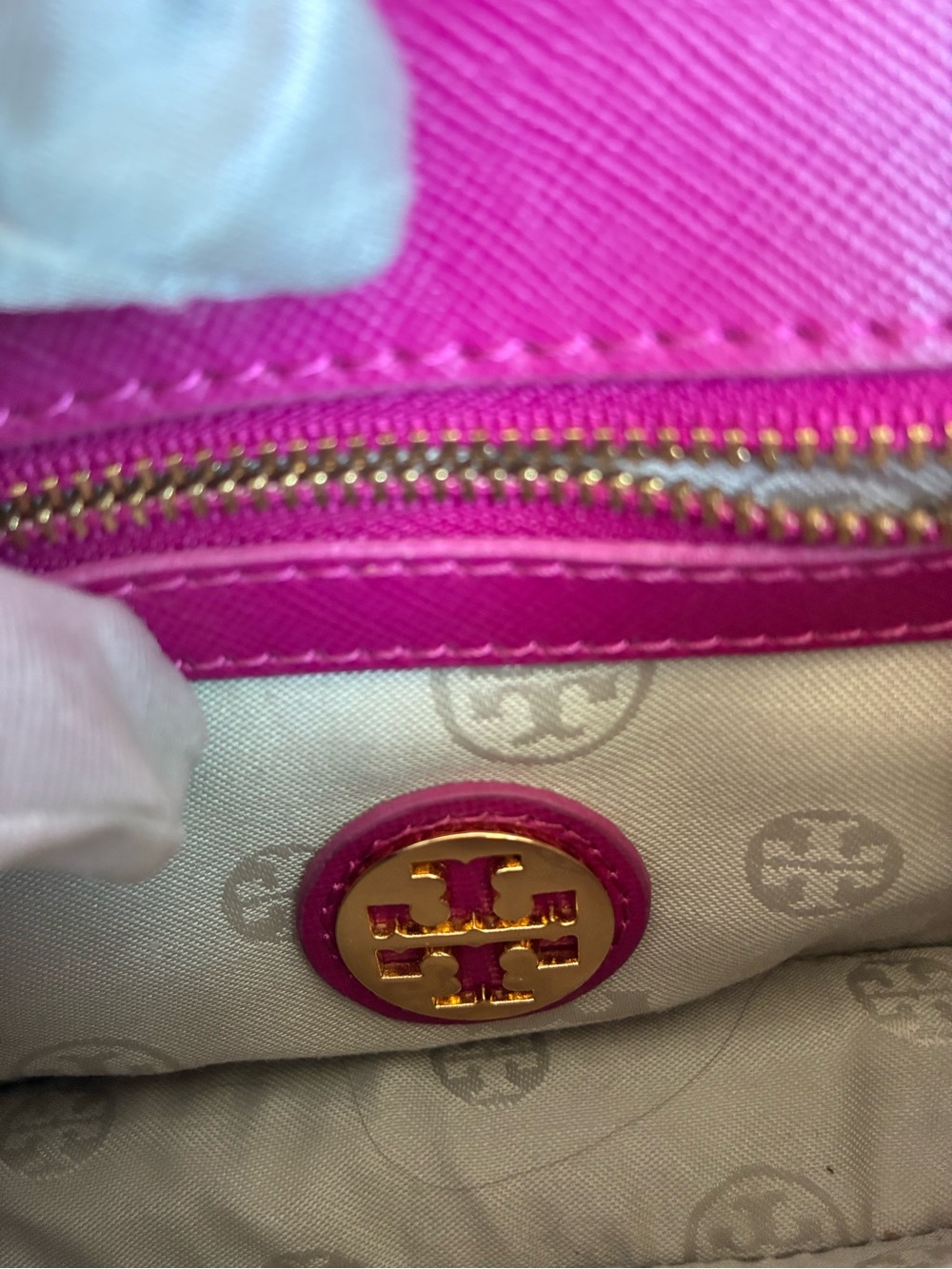 Tory Burch Envelope Crossbody Bag in Magenta with Gold Hardware - Picture 10 of 11